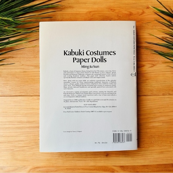 Kabuki Costumes Paper Dolls by Ming-Ju Sun – Dover Publications (1995) - Picture 2 of 9